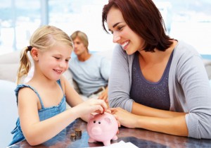 родители учат детей ответственно обращатся с деньгами