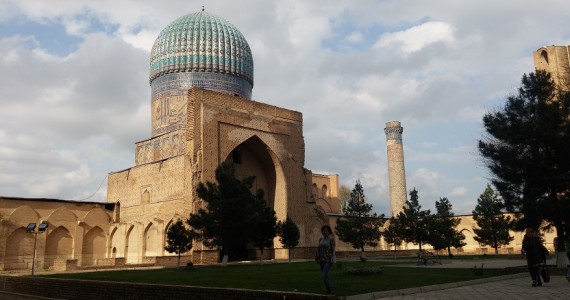 Внутренний дворик мечети Биби-ханум